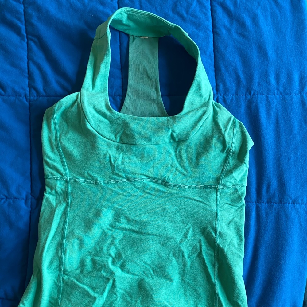 Lululemon teal top